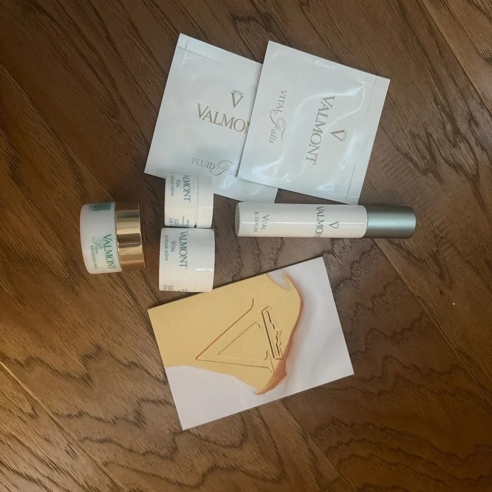NWT Valmont skincare doscovery set
